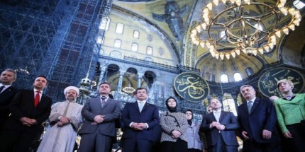 Başbakan Davutoğlu, “Aşk-ı Nebi” Sergisinin Açılış Törenine Katıldı